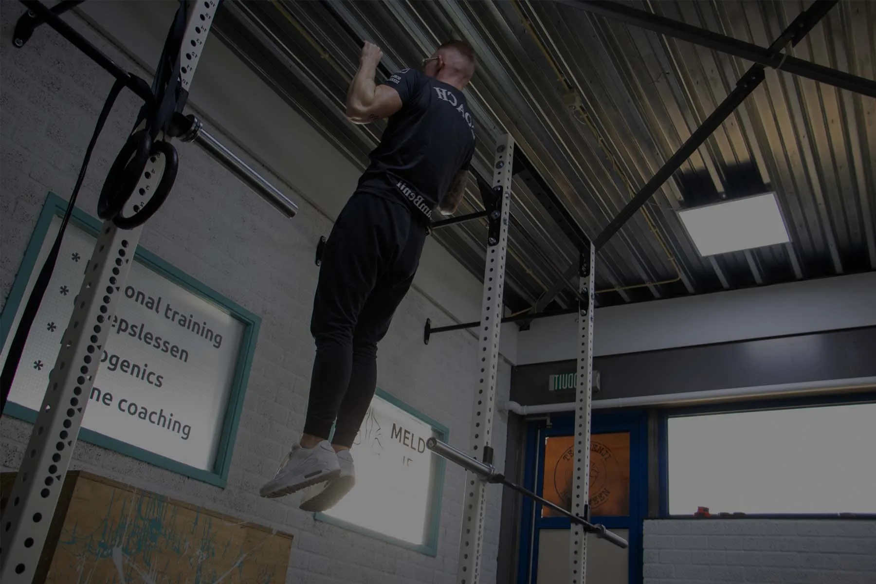 Benjamin traint in de gym van Team Benji in Hoogeveen